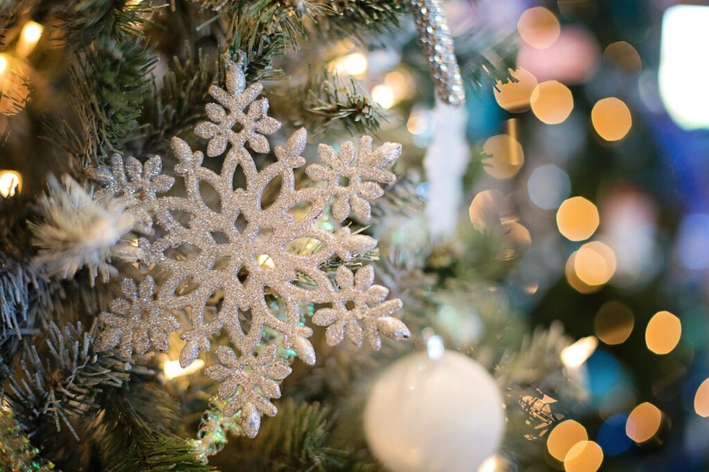 snowflake, ornaments, christmas tree, christmas, christmas ornaments, christmas decorations, christmas decor, bauble, decorations, decor, christmas time, advent, holiday, christmas tree decorations, winter, bokeh, closeup, christmas background, happychristmas, christmas wallpaper, christmas tree, christmas, christmas, christmas, christmas, christmas
